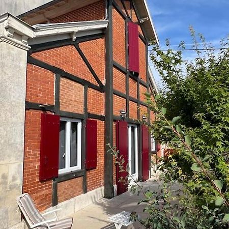 Villa La Petite Angerienne Saint-Jean-dʼAngély Exterior foto